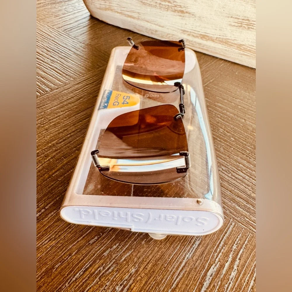 New Unisex Clip on polarized scratch resistant sunglasses with UVA/UVB protectio